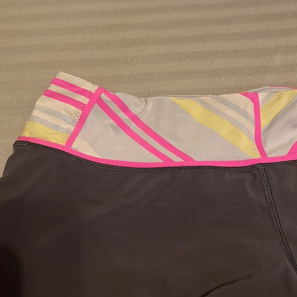 Women’s Lululemon shorts, size 8 - Picture 2 of 7